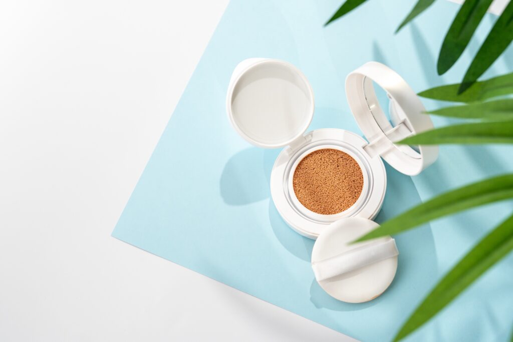 クッションファンデーションで叶えるツヤ肌と時短メイクの極意│美容情報サイト Beauty Web(ビューティーウェブ)
