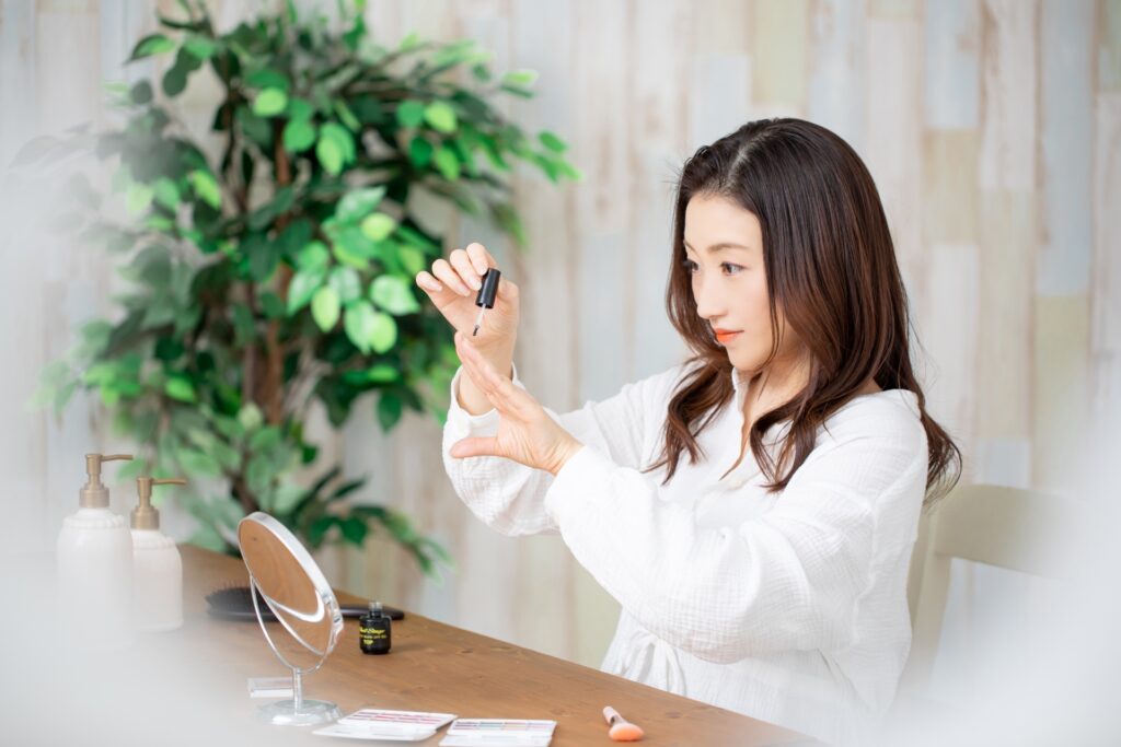 トレンドネイルは質感で決まる!マットトップコートで叶える理想の仕上がり│美容情報サイト Beauty Web(ビューティーウェブ)