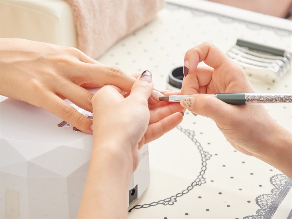 ネイルブラシのおすすめと形の選び方|初心者から上級者まで満足の1本を見つける│美容情報サイト Beauty Web(ビューティーウェブ)