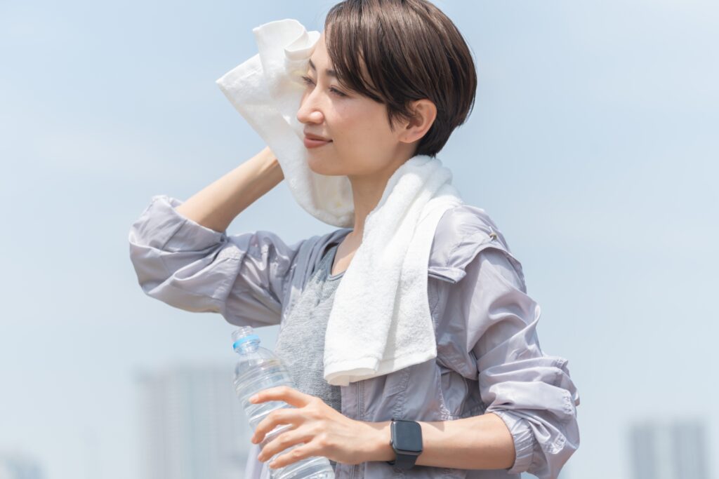 汗かきでも崩れない髪型の工夫|湿気・皮脂に負けない快適スタイルの選び方│美容情報サイト Beauty Web(ビューティーウェブ)