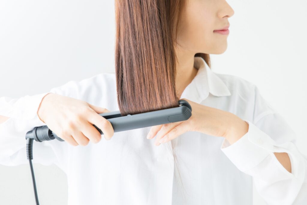 ヘアアイロンの正しい使い方とは？傷みにくく美しい仕上がりを叶えるコツ│美容情報サイト Beauty Web(ビューティーウェブ)