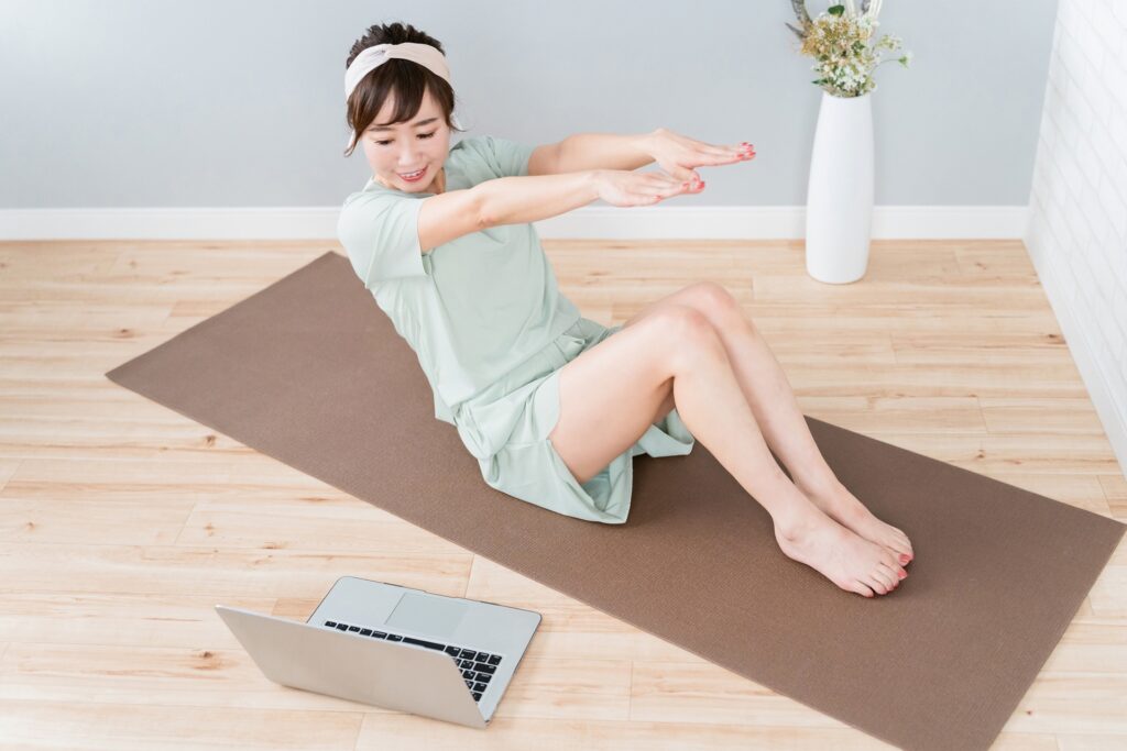 お腹を引き締めるには？効果的なトレーニング方法と続けるコツ│美容情報サイト Beauty Web(ビューティーウェブ)
