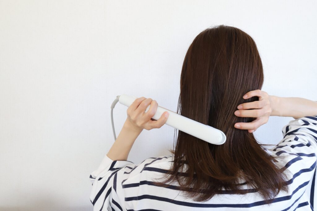 ヘアアイロンを上手に使いこなすコツ|初心者でもきれいに仕上がるテクニック集│美容情報サイト Beauty Web(ビューティーウェブ)