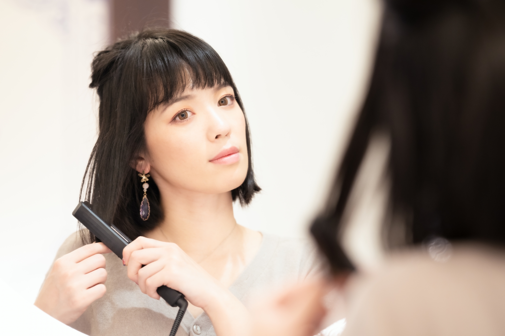 ヘアアイロンの正しい使い方とは？傷みにくく美しい仕上がりを叶えるコツ│美容情報サイト Beauty Web(ビューティーウェブ)
