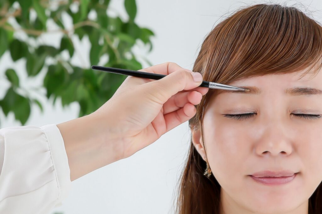 眉メイクを崩れないように仕上げる方法｜一日中きれいをキープするコツ│美容情報サイト Beauty Web(ビューティーウェブ)