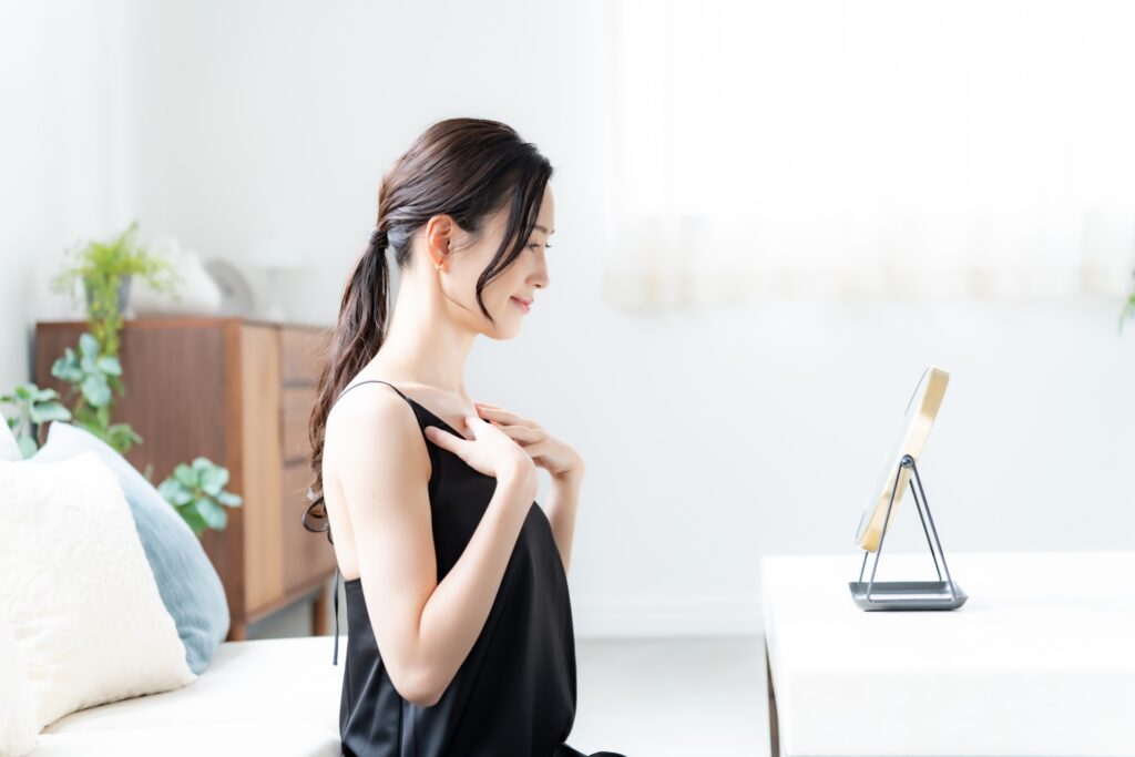 自宅でできるバストケアの方法|ハリと美しさを保つ毎日の習慣│美容情報サイト Beauty Web(ビューティーウェブ)