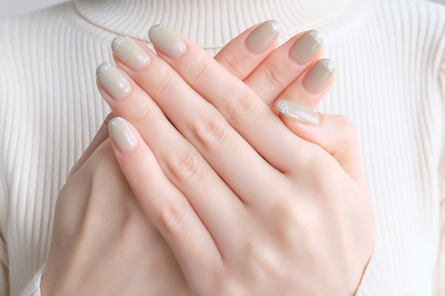 秋ネイルをシンプルに楽しむ方法｜大人女性に似合う上品デザイン集│美容情報サイト Beauty Web(ビューティーウェブ)