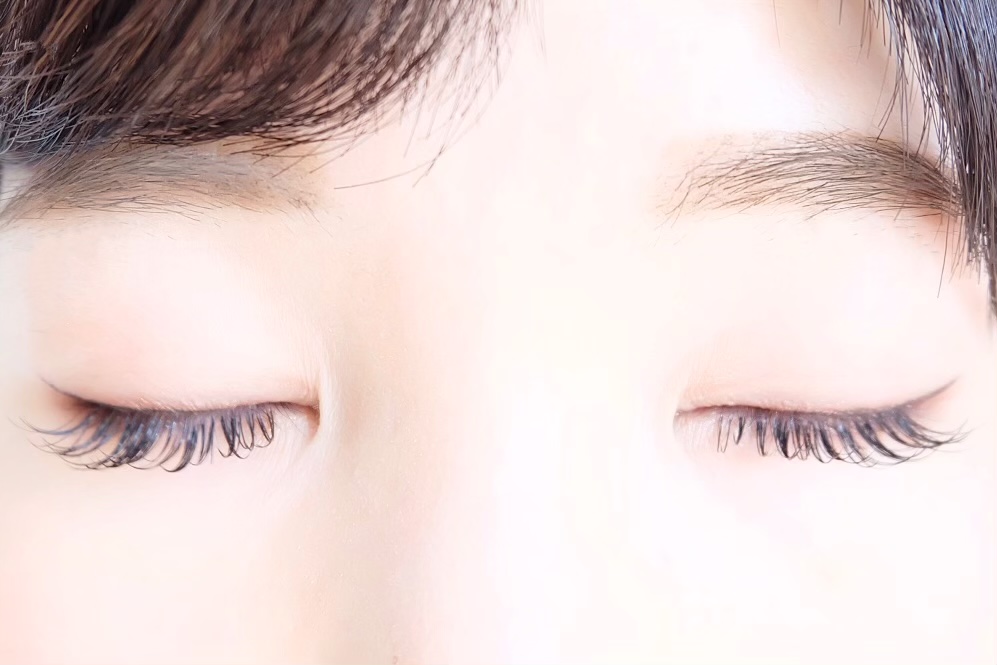 まつ毛美容液の正しい塗り方と効果を引き出す使い方ガイド│美容情報サイト Beauty Web(ビューティーウェブ)