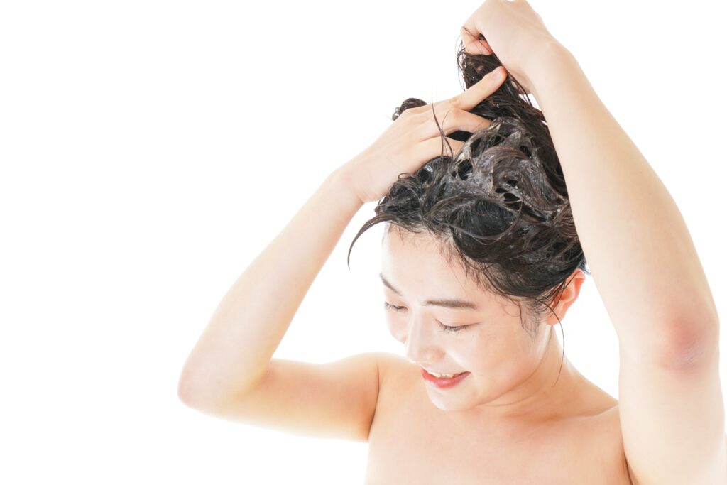 カラーシャンプーの正しい使い方|色持ちを長くキープする秘訣│美容情報サイト Beauty Web(ビューティーウェブ)