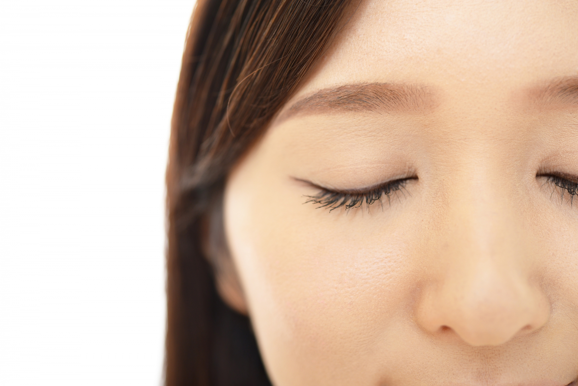 まつ毛美容液の正しい塗り方と効果を引き出す使い方ガイド│美容情報サイト Beauty Web(ビューティーウェブ)