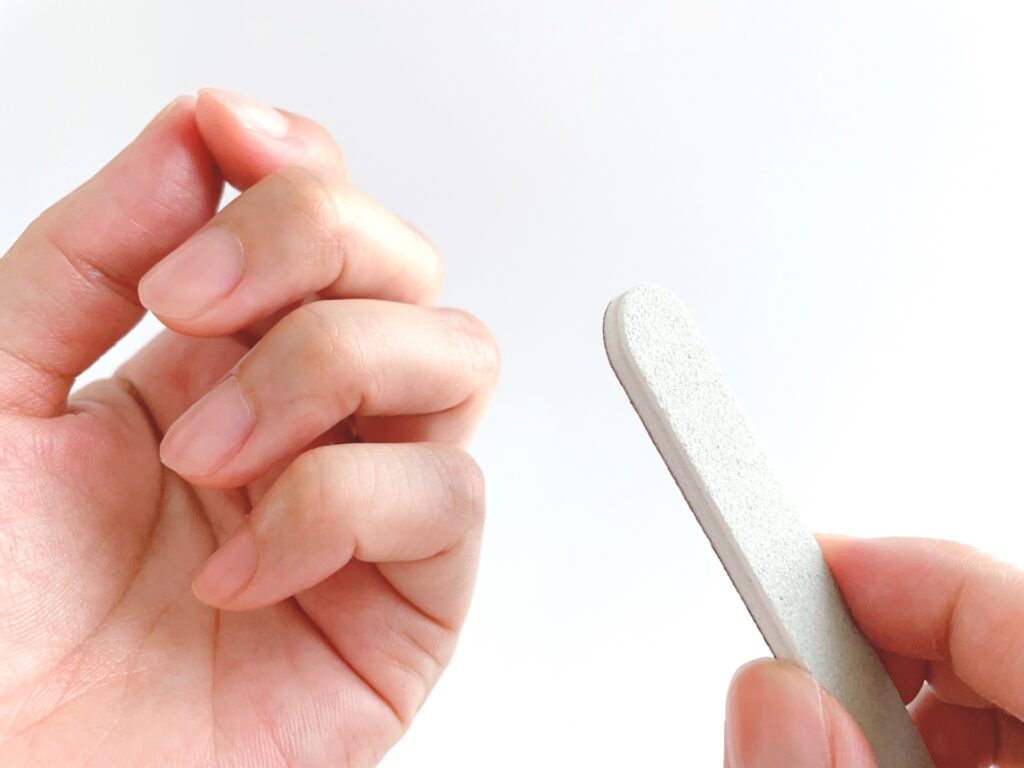 ネイルオフ後に爪が傷む原因とは?正しいケアで健康な指先を守る│美容情報サイト Beauty Web(ビューティーウェブ)