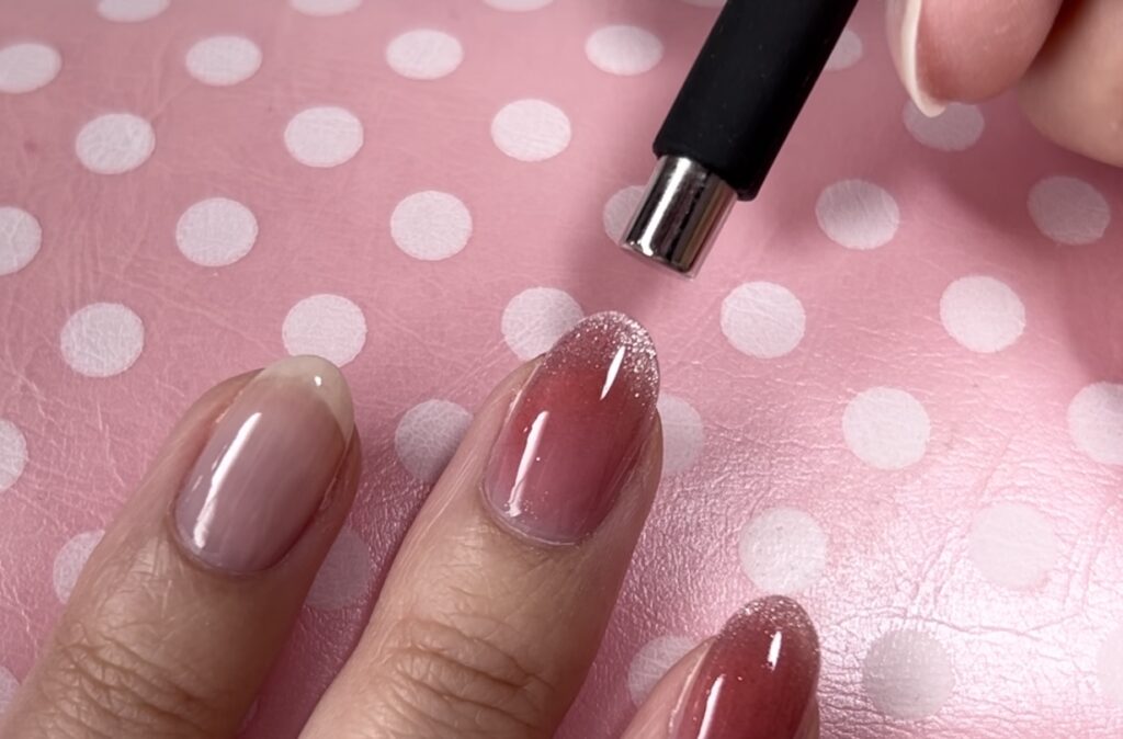 不器用でもできる！マグネットネイルのセルフやり方ガイド│美容情報サイト Beauty Web(ビューティーウェブ)