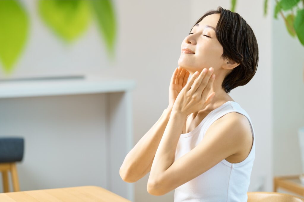 秋のツヤ肌メイク方法｜乾燥やくすみに負けない大人の艶肌づくり│美容情報サイト Beauty Web(ビューティーウェブ)