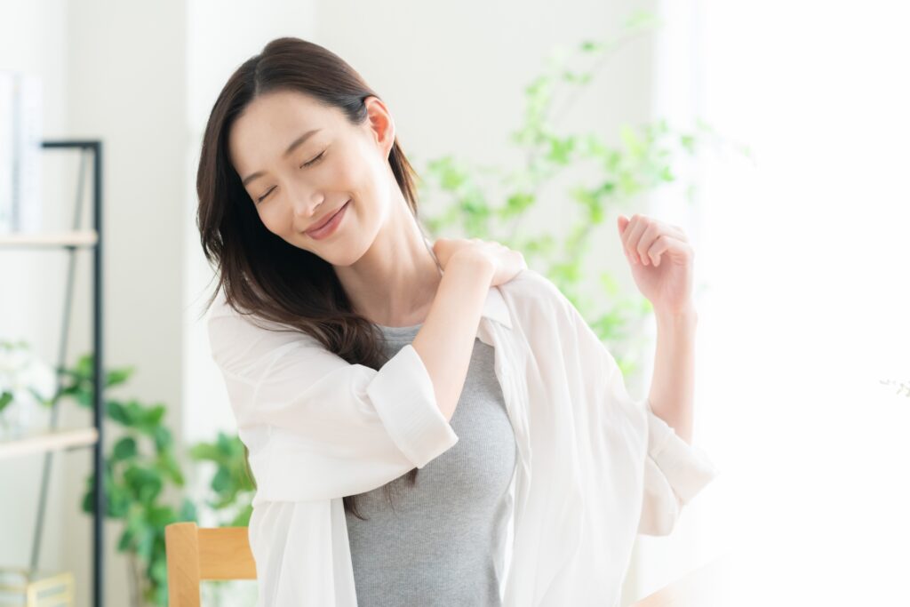 肩こりをストレッチで解消する方法|日常に取り入れたい習慣│美容情報サイト Beauty Web(ビューティーウェブ)