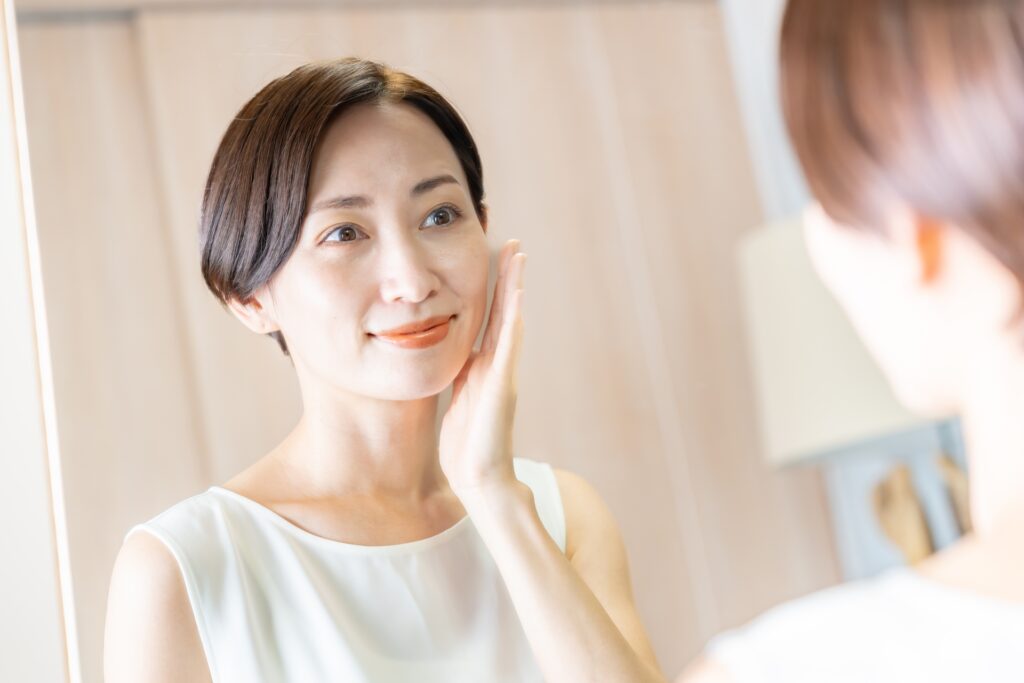 秋のツヤ肌メイク方法｜乾燥やくすみに負けない大人の艶肌づくり│美容情報サイト Beauty Web(ビューティーウェブ)