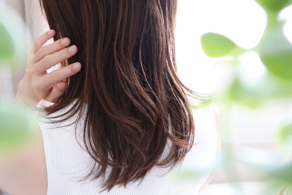 秋の乾燥から髪を守る!パサつき改善のセルフケア習慣│美容情報サイト Beauty Web(ビューティーウェブ)
