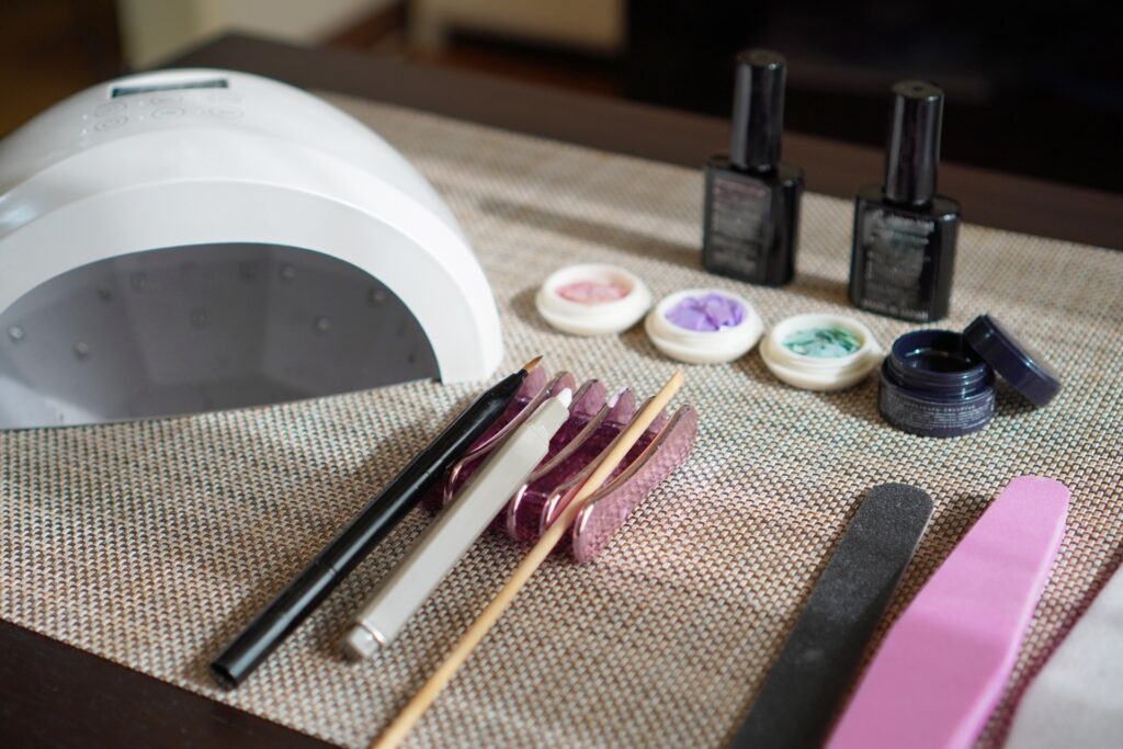 不器用でもできる！マグネットネイルのセルフやり方ガイド│美容情報サイト Beauty Web(ビューティーウェブ)