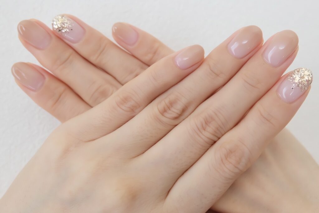 ネイルオイルの正しい塗り方｜乾燥・割れを防いで美しい指先を保つ方法│美容情報サイト Beauty Web(ビューティーウェブ)