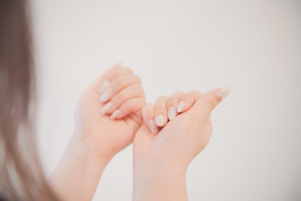 ネイルの厚塗りを改善する方法|自然で美しい仕上がりに整えるポイント│美容情報サイト Beauty Web(ビューティーウェブ)