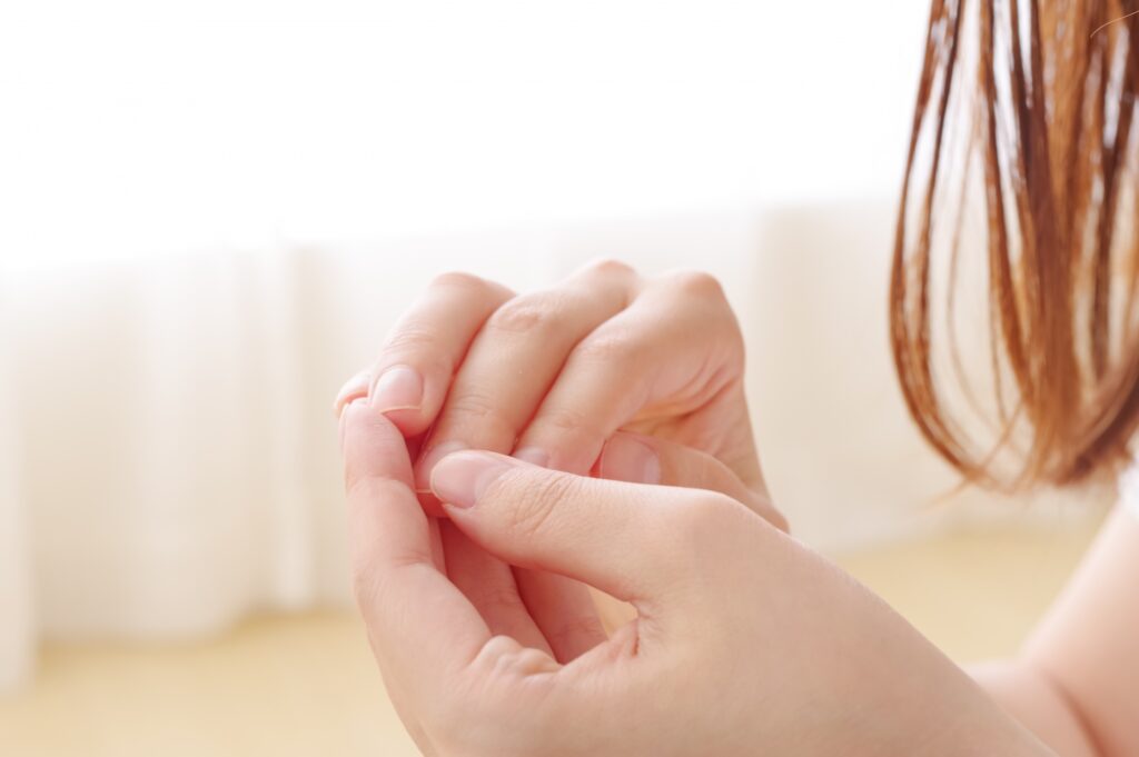 ネイルの厚塗りを改善する方法|自然で美しい仕上がりに整えるポイント│美容情報サイト Beauty Web(ビューティーウェブ)