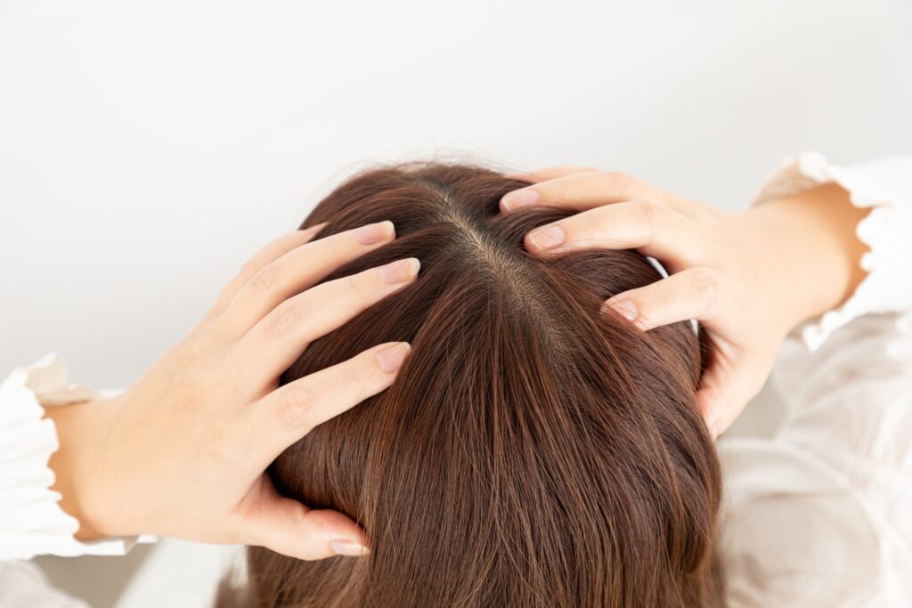 髪の毛が細くなる原因と改善方法|ハリ・コシを取り戻すヘアケア習慣│美容情報サイト Beauty Web(ビューティーウェブ)