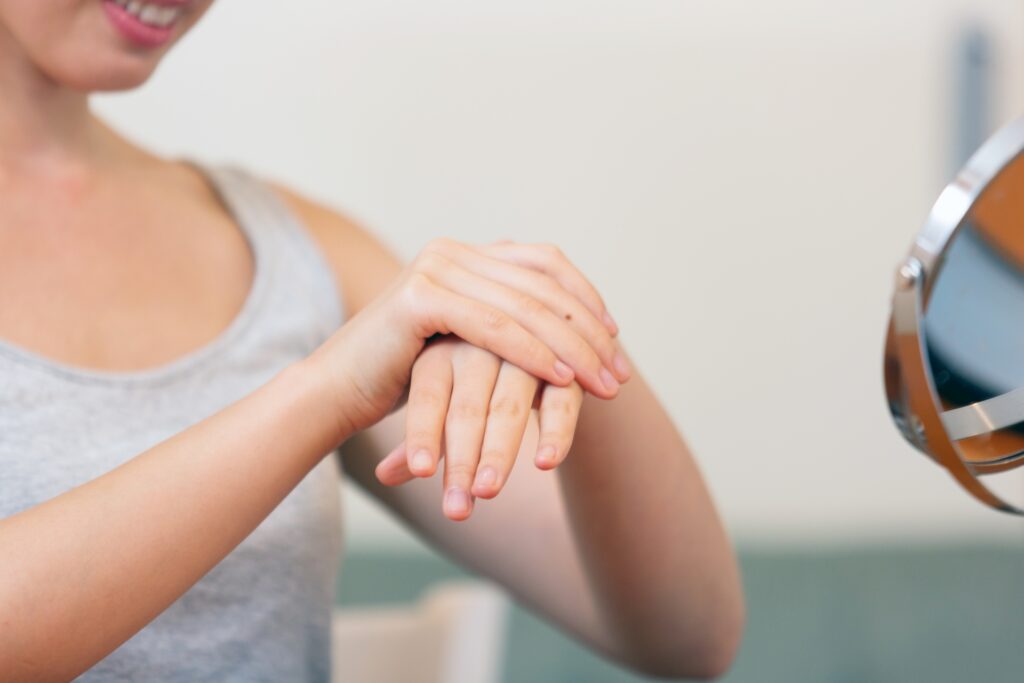 二枚爪を改善する方法|爪の健康を取り戻すための正しいケア習慣│美容情報サイト Beauty Web(ビューティーウェブ)