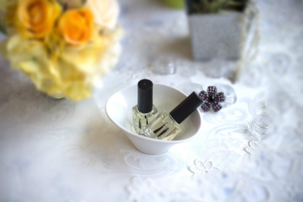 ネイルオイルの正しい塗り方｜乾燥・割れを防いで美しい指先を保つ方法│美容情報サイト Beauty Web(ビューティーウェブ)