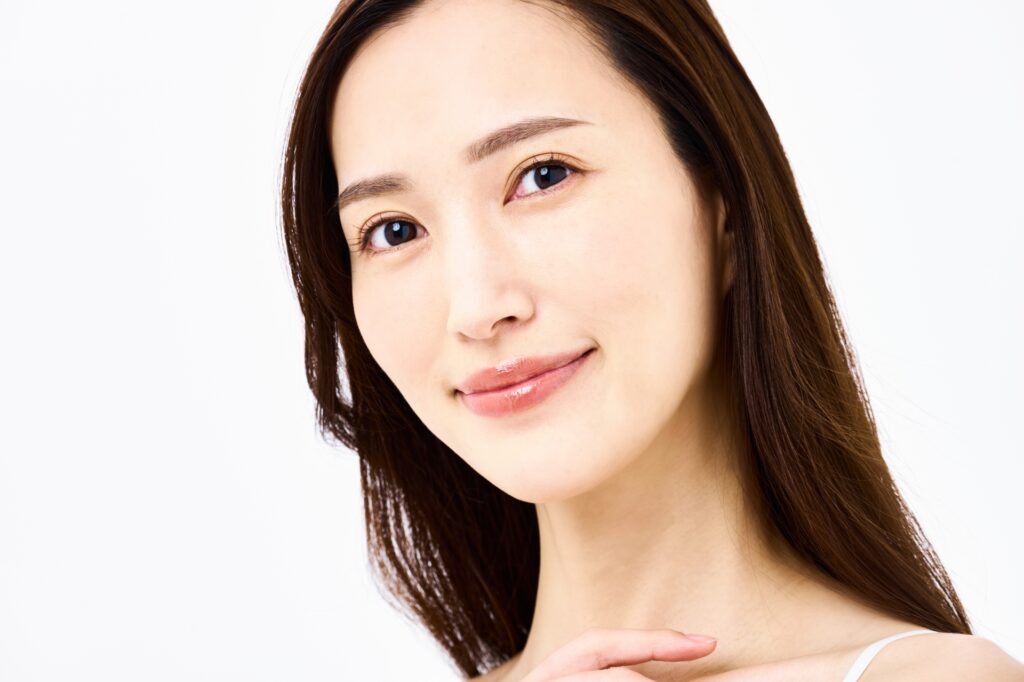 ナチュラルに仕上げる眉毛の描き方|大人女性の印象を整える自然眉メイク│美容情報サイト Beauty Web(ビューティーウェブ)