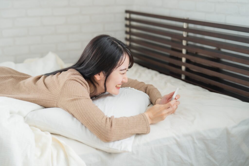 髪の摩擦を防ぐ方法を徹底解説!パサつき・切れ毛・枝毛を防ぐ正しいヘアケア習慣│美容情報サイト Beauty Web(ビューティーウェブ)