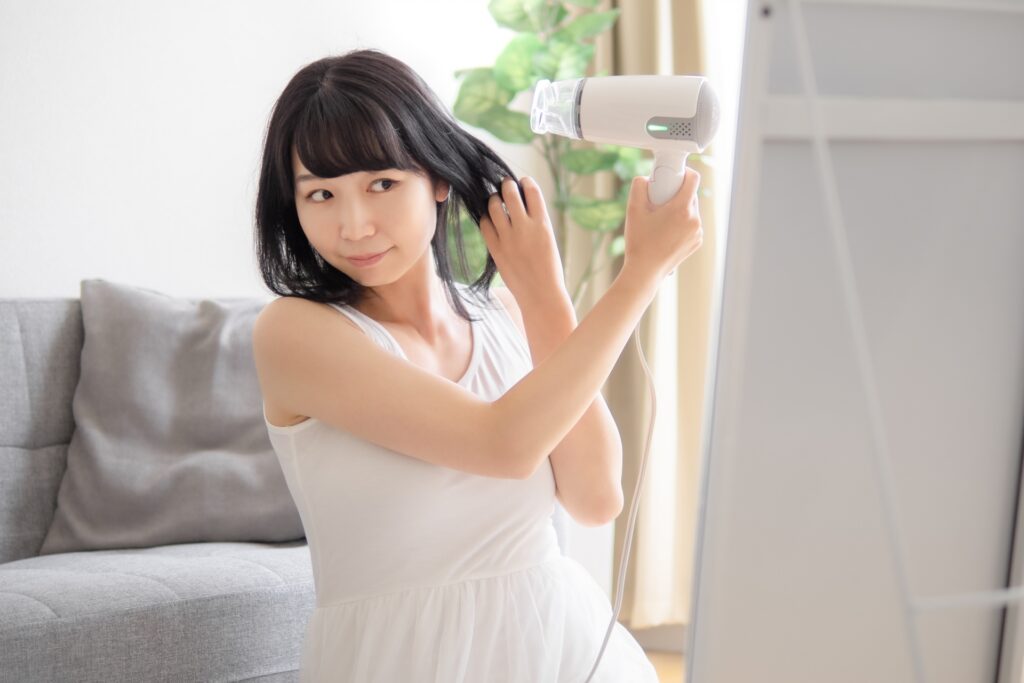 ドライヤーの冷風は意味ある?効果・正しい使い方・注意点を徹底解説│美容情報サイト Beauty Web(ビューティーウェブ)