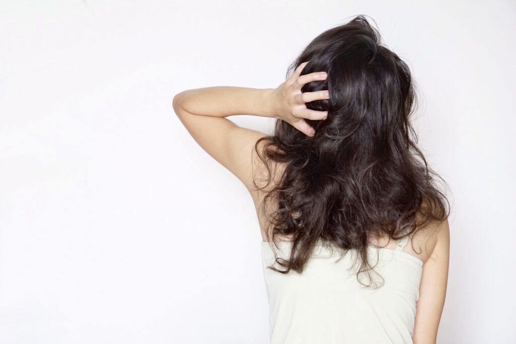 髪がパサパサになる原因とは？今日からできる対策でツヤ髪を取り戻す！│美容情報サイト Beauty Web(ビューティーウェブ)