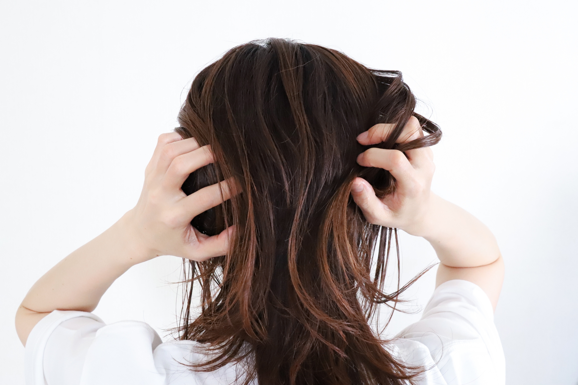 髪がパサパサになる原因とは？今日からできる対策でツヤ髪を取り戻す！│美容情報サイト Beauty Web(ビューティーウェブ)