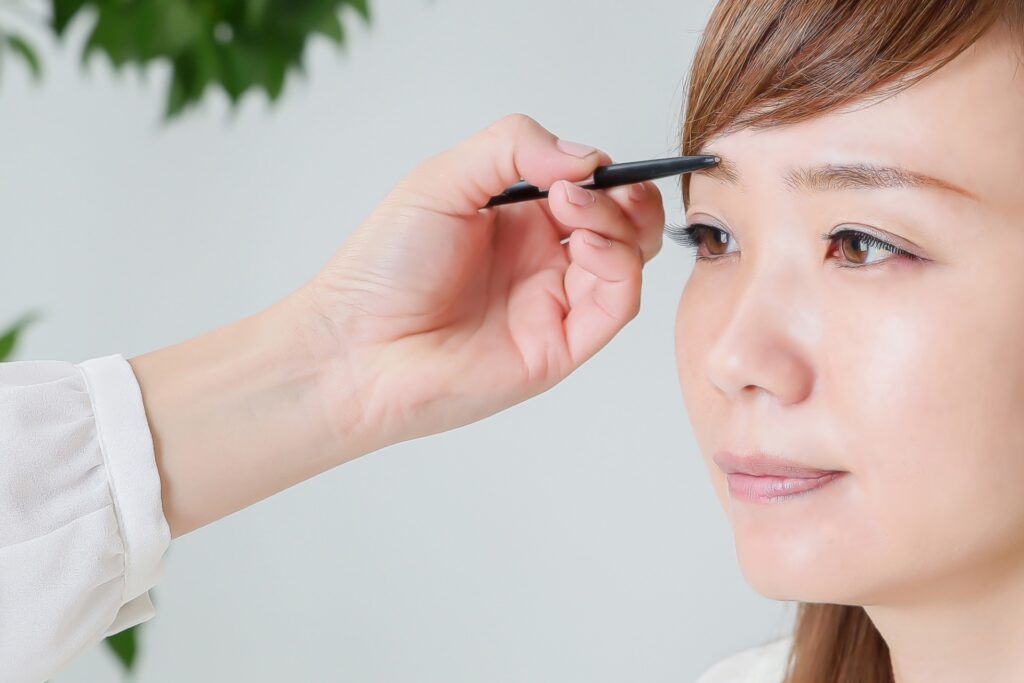 眉毛を自然に濃くする方法｜女性の薄眉の原因と今すぐできる対策を徹底解説│美容情報サイト Beauty Web(ビューティーウェブ)