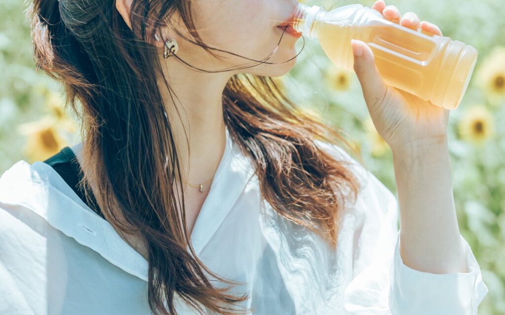 ダイエット中の水の飲みすぎは逆効果?適量と正しい飲み方を徹底解説│美容情報サイト Beauty Web(ビューティーウェブ)
