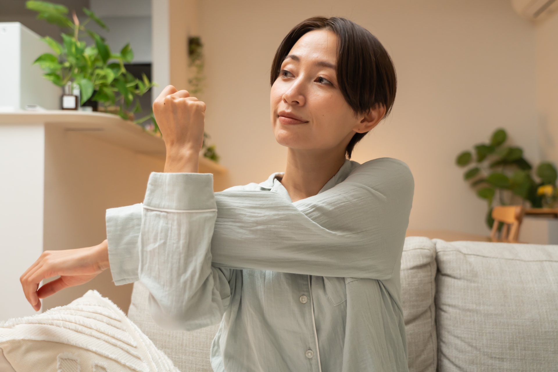 寝る前のストレッチでむくみ解消！たった3分で翌朝スッキリする簡単習慣│美容情報サイト Beauty Web(ビューティーウェブ)