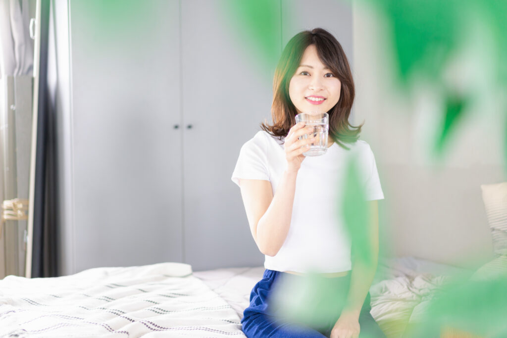 ダイエット中の水の飲みすぎは逆効果?適量と正しい飲み方を徹底解説│美容情報サイト Beauty Web(ビューティーウェブ)