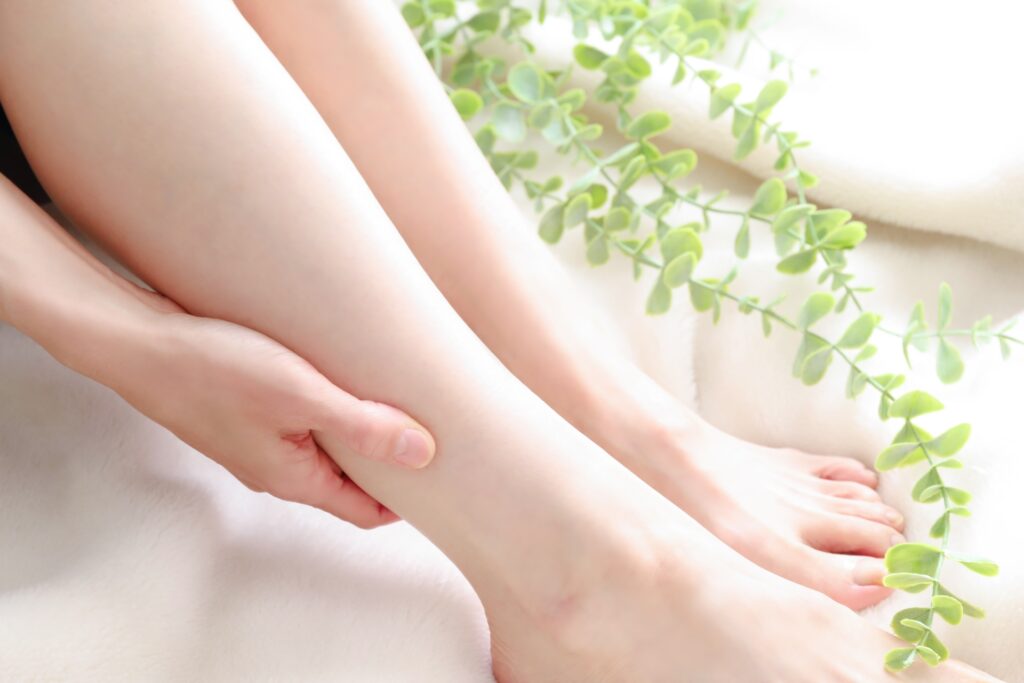 寝る前のストレッチでむくみ解消！たった3分で翌朝スッキリする簡単習慣│美容情報サイト Beauty Web(ビューティーウェブ)