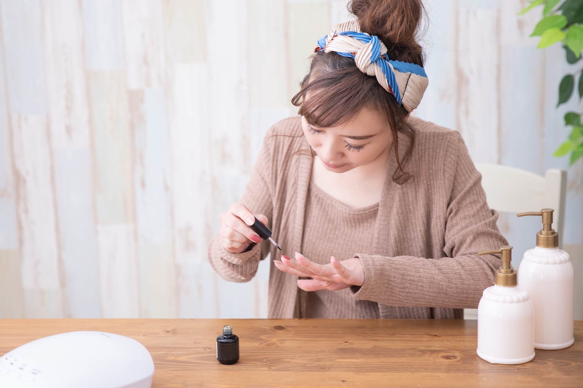 セルフジェルネイルで爪先が浮く原因とは？失敗しない下準備と長持ちさせる対策を徹底解説│美容情報サイト Beauty Web(ビューティーウェブ)