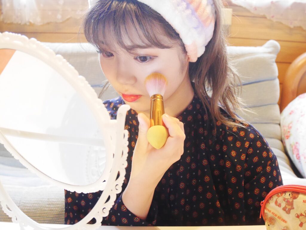 チークが濃くなりすぎた時の直し方！今すぐできる応急処置と失敗しない塗り方を徹底解説│美容情報サイト Beauty Web(ビューティーウェブ)