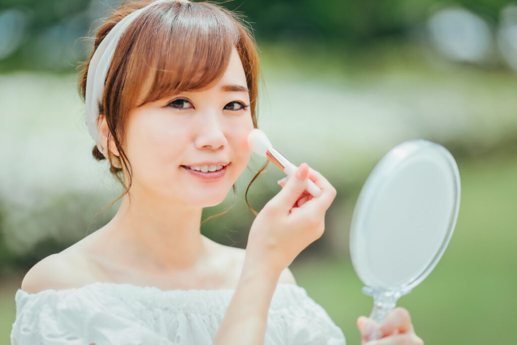 チークが濃くなりすぎた時の直し方！今すぐできる応急処置と失敗しない塗り方を徹底解説│美容情報サイト Beauty Web(ビューティーウェブ)