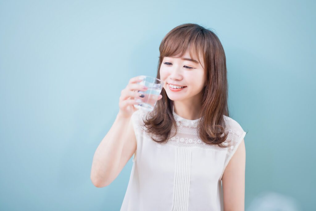 ダイエット中の水の飲みすぎは逆効果?適量と正しい飲み方を徹底解説│美容情報サイト Beauty Web(ビューティーウェブ)