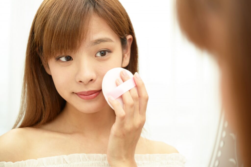 チークが濃くなりすぎた時の直し方！今すぐできる応急処置と失敗しない塗り方を徹底解説│美容情報サイト Beauty Web(ビューティーウェブ)