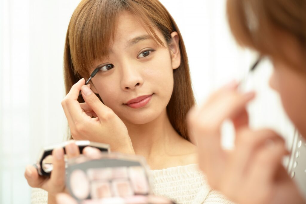 チークが濃くなりすぎた時の直し方！今すぐできる応急処置と失敗しない塗り方を徹底解説│美容情報サイト Beauty Web(ビューティーウェブ)