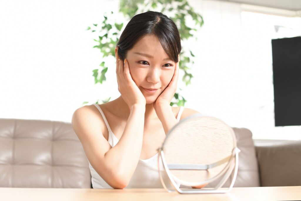 ニキビは触らない方がいい理由と正しいケア方法！│美容情報サイト Beauty Web(ビューティーウェブ)