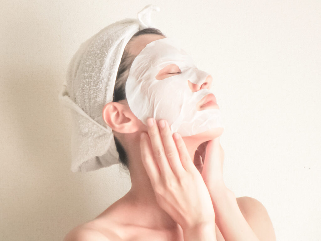 シートマスクを毎日使う効果はある？正しい頻度と肌質別の使い方を徹底解説│美容情報サイト Beauty Web(ビューティーウェブ)