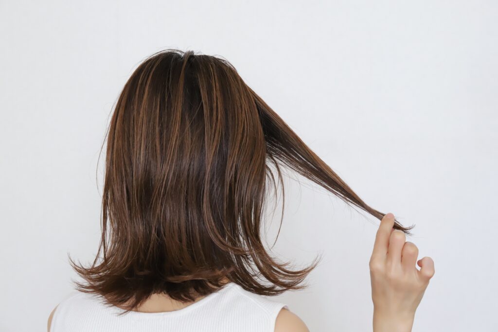 切れ毛が多い女性へ！原因と正しいケアでツヤ髪に戻す完全ガイド│美容情報サイト Beauty Web(ビューティーウェブ)