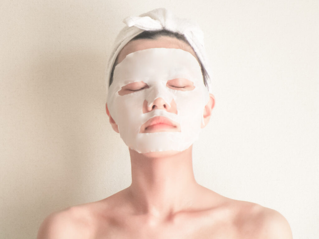 シートマスクを毎日使う効果はある？正しい頻度と肌質別の使い方を徹底解説│美容情報サイト Beauty Web(ビューティーウェブ)