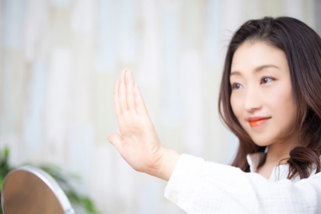 爪の縦筋が目立つ原因と対策を徹底解説！自宅でできるケアと予防方法│美容情報サイト Beauty Web(ビューティーウェブ)