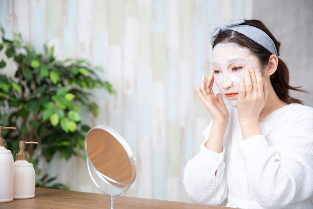シートマスクを毎日使う効果はある？正しい頻度と肌質別の使い方を徹底解説│美容情報サイト Beauty Web(ビューティーウェブ)