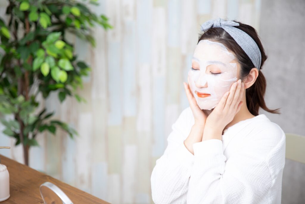 シートマスクを毎日使う効果はある？正しい頻度と肌質別の使い方を徹底解説│美容情報サイト Beauty Web(ビューティーウェブ)